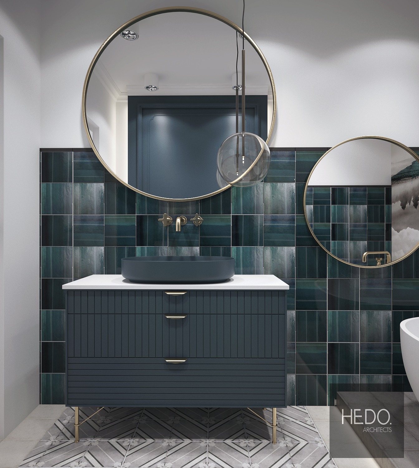 Wizualizacja łazienki z umywalką nablatową w kolorze ciemnego granatu, szafką z frezowanymi frontami i złotymi nóżkami, okrągłymi lustrami w złotych ramach oraz ścianą wyłożoną ciemnozielonymi...