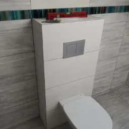 Łazienka i obudowa geberitu