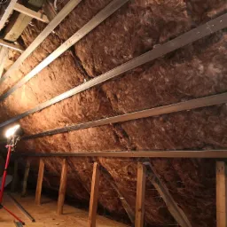 Izolacja i stelaż na poddaszu.