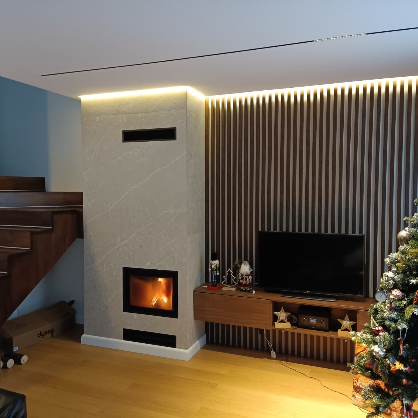 Wkład firmy Hitze obłożony płytkami.