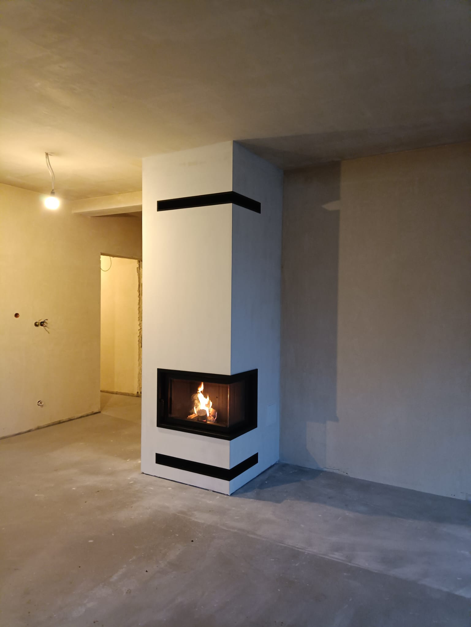 Klasyczna prosta zabudowa Wkład Defro Impuls SM BP z blendą oraz czarnym środkiem.