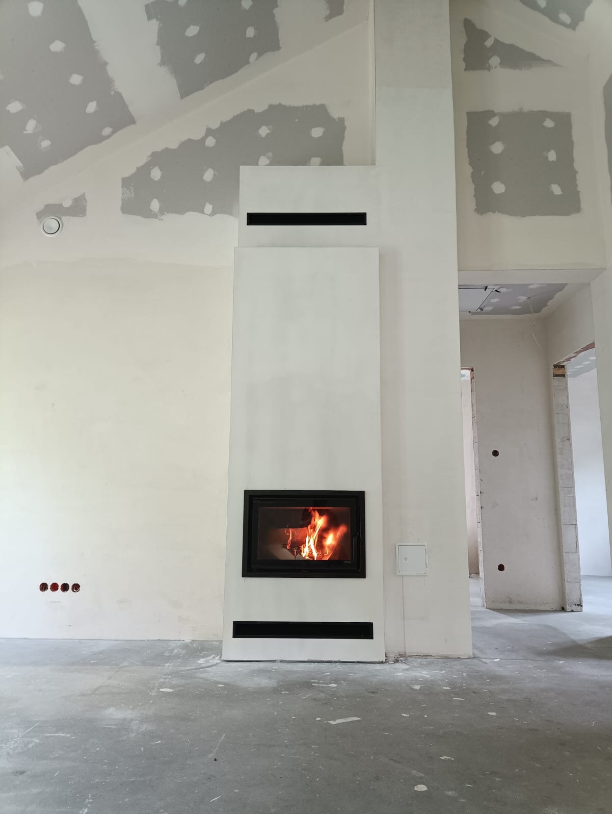 Klasyczna prosta zabudowa Wkład Defro Impuls SM z rozprowadzeniem grawitacyjnym na 2 pomieszczenia.