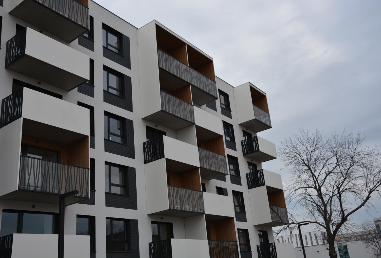 Bloki mieszkalne – zabudowa balkonów – Wrocław