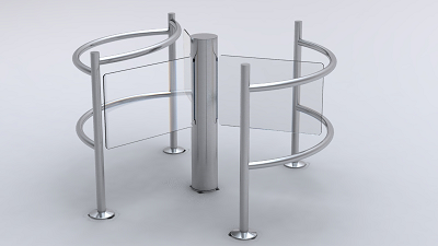 Szklana obrotowa barierka wejściowa z metalowymi poręczami i słupkami, widok perspektywiczny na jasnym tle.