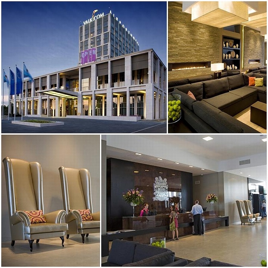 Kompozycja zdjęć przedstawiająca architekturę i wnętrza hotelu: fasada budynku z kolumnami i flagami, salon z kominkiem i sofami, dwa wysokie fotele z poduszkami oraz recepcję z obsługą i gośćmi.