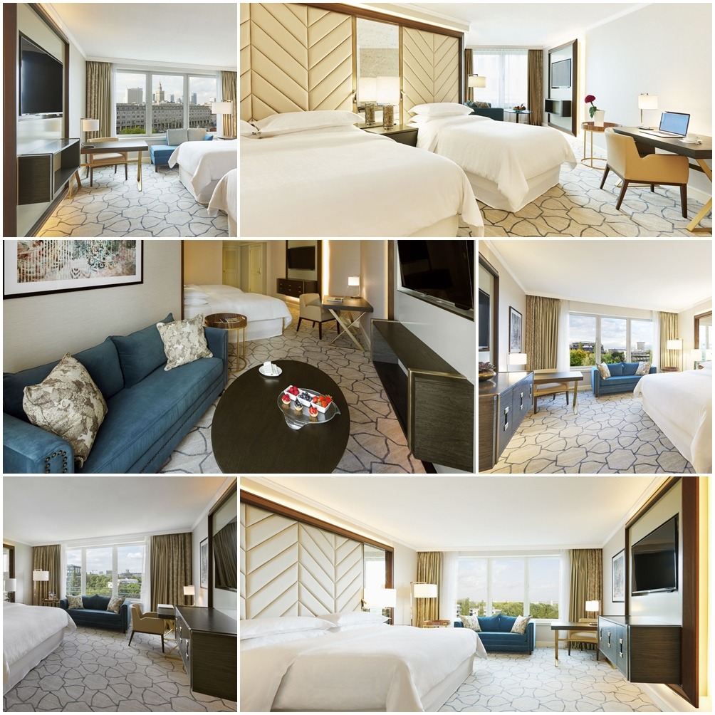Kompozycja zdjęć przedstawiająca wnętrze luksusowego pokoju hotelowego z dwoma łóżkami, sofą, stolikiem kawowym z deserami, biurkiem z laptopem i widokiem na miasto przez okno.