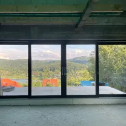 Piękny HST na profilu Kommerling 88 okucia Siegenia TITAN. Waga okna 560kg.