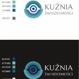 Prezentacja kolorystyki znaku firmowego: logo w kształcie oka z promieniami w odcieniach niebieskiego i turkusowego, obok nazwa firmy 'Kuźnia Świadomości' na jasnym i ciemnym tle, z paletą kolorów...