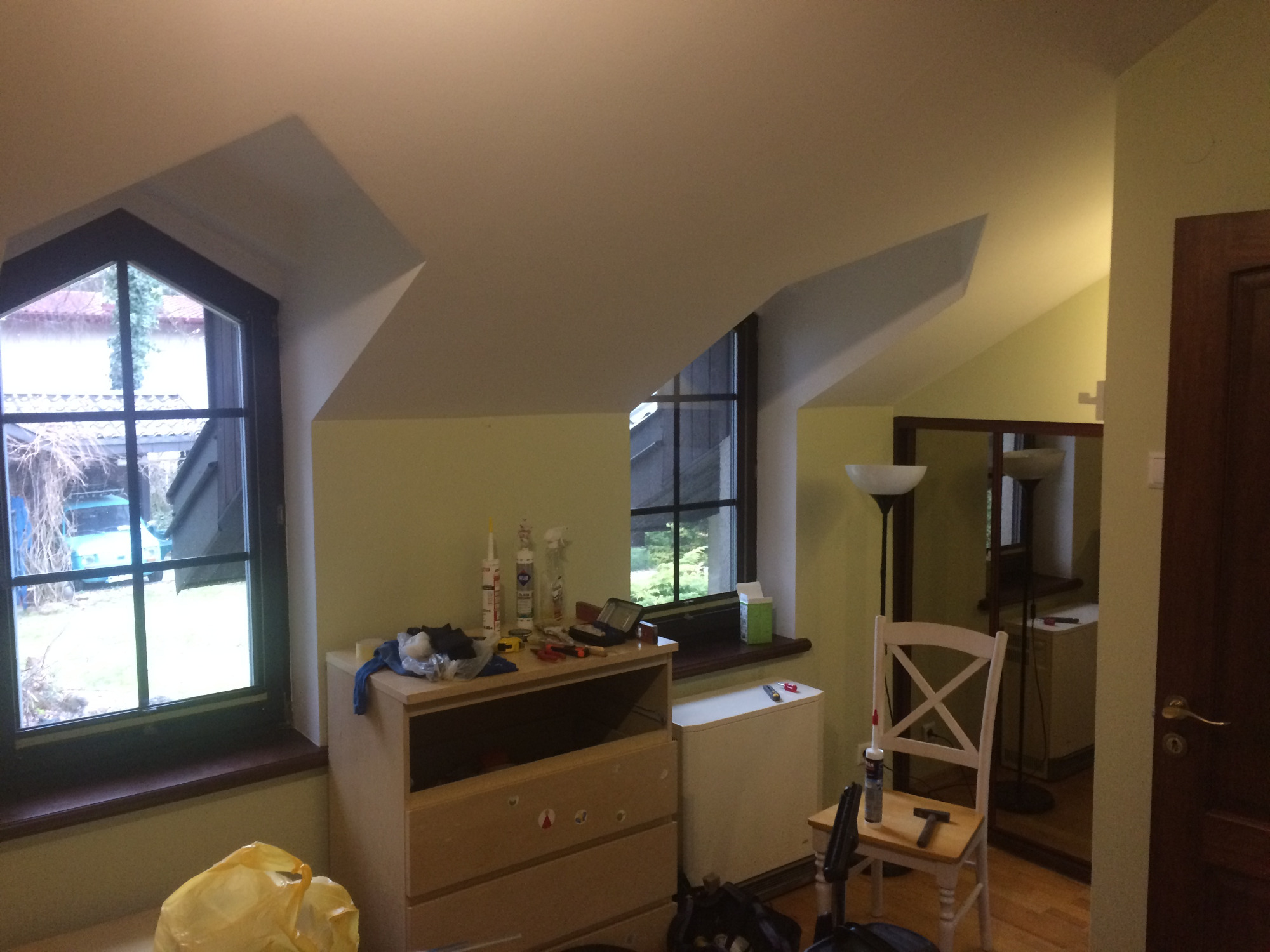 Malowanie poddasza z pomarańczowego :)