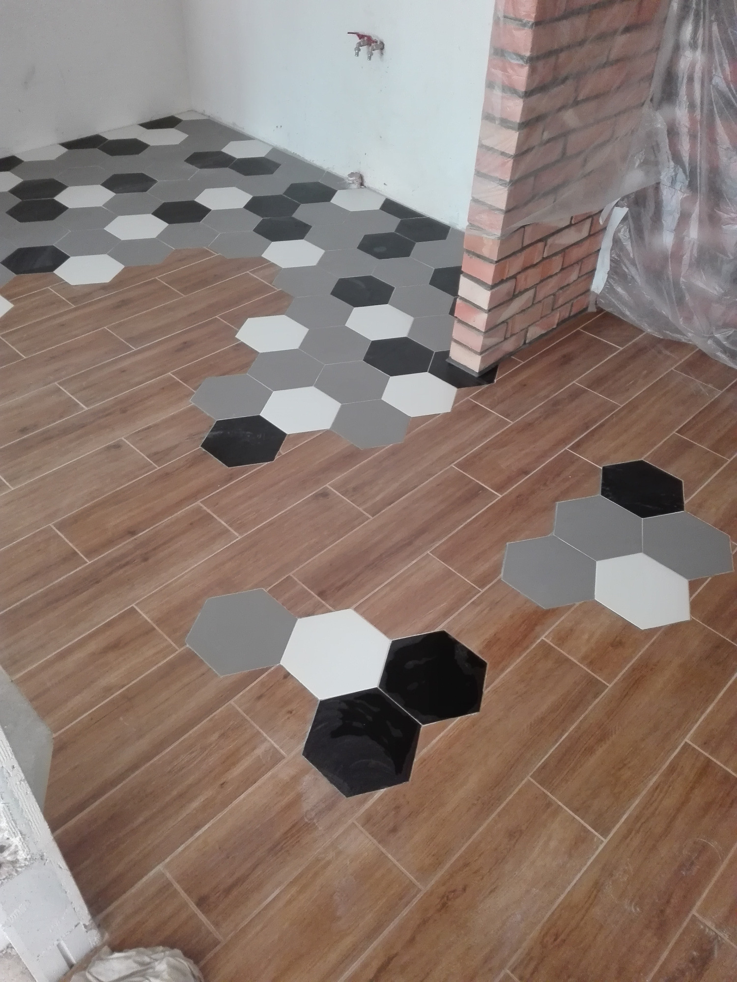 Posadzka w kuchni i korytarzu