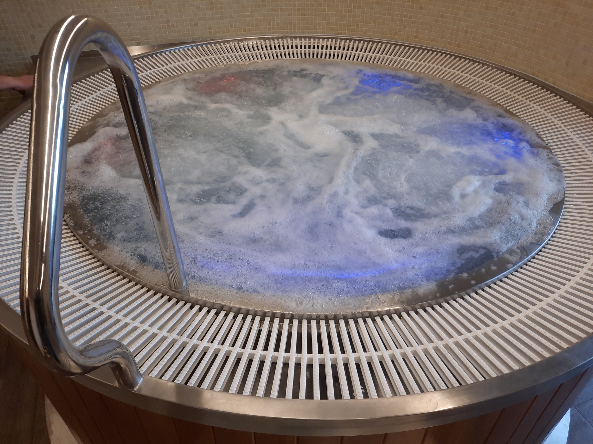jacuzzi ze stali nierdzewnej