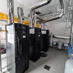 KLIMA-VENTA Sp. z o.o. Sp.k. - Kompleksowa instalacja kotłów grzewczych Osmogas z rurami i systemem odprowadzania spalin w kotłowni we Wrocławiu. Profesjonalny montaż.