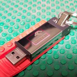 Grupa IVEO - Grawer Laserowy na Pendrive stalowym
