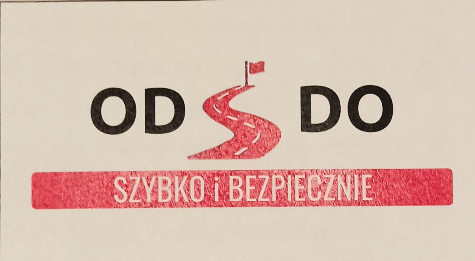 Grafika z napisem 'OD' i 'DO' rozdzielonymi czerwoną drogą z flagą na szczycie, poniżej napis 'Szybko i Bezpiecznie' na czerwonym tle.