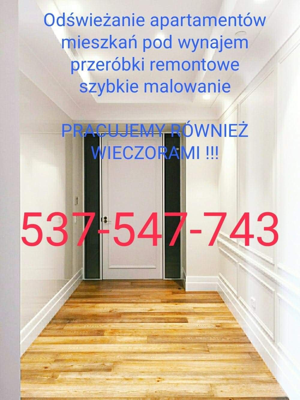 Korytarz po remoncie z jasną podłogą z paneli, białe ściany z dekoracyjnymi listwami i telefon kontaktowy nałożony na zdjęcie.