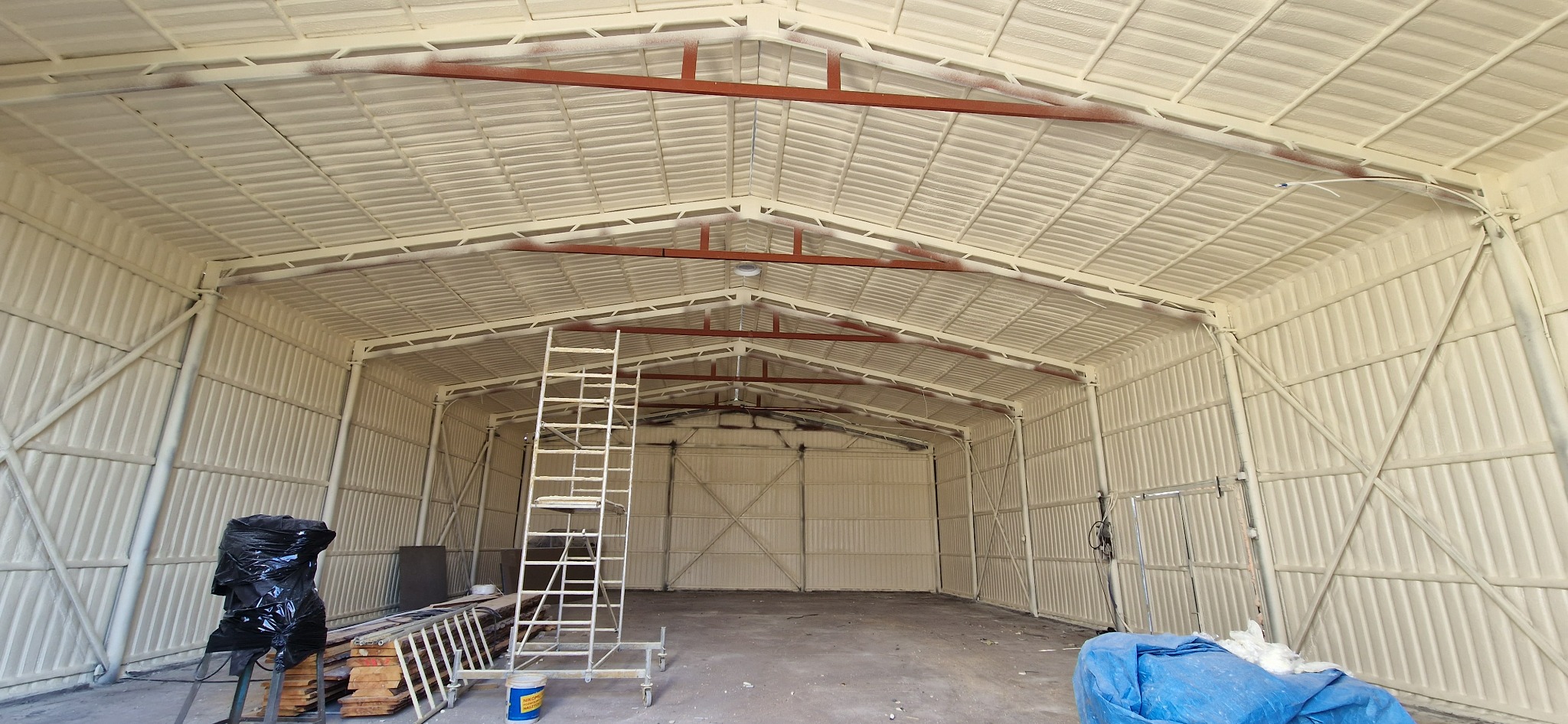 Ocieplenie hali pianką zamknieto-komórkową