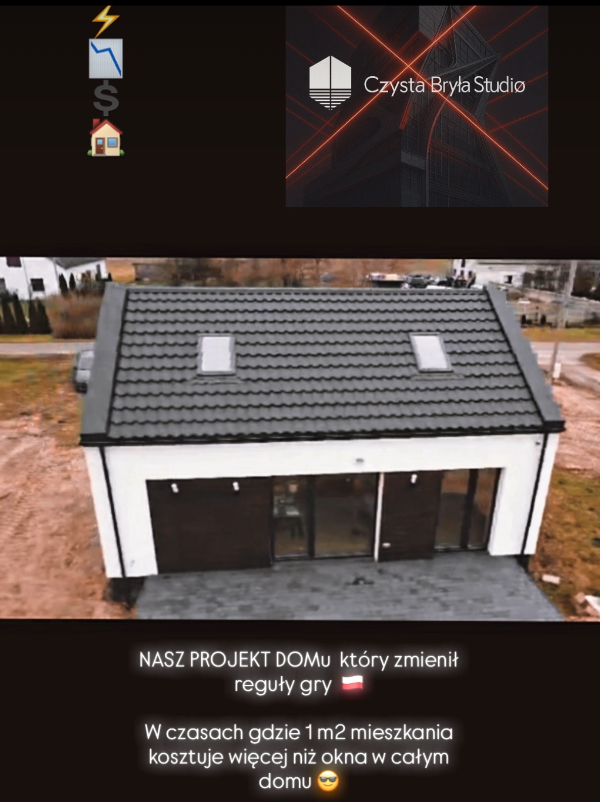 Nowoczesny, parterowy dom z płaskim dachem i dużymi przeszkleniami, otoczony zielenią. Minimalistyczna bryła budynku z ciemną stolarką okienną i grafitową dachówką.