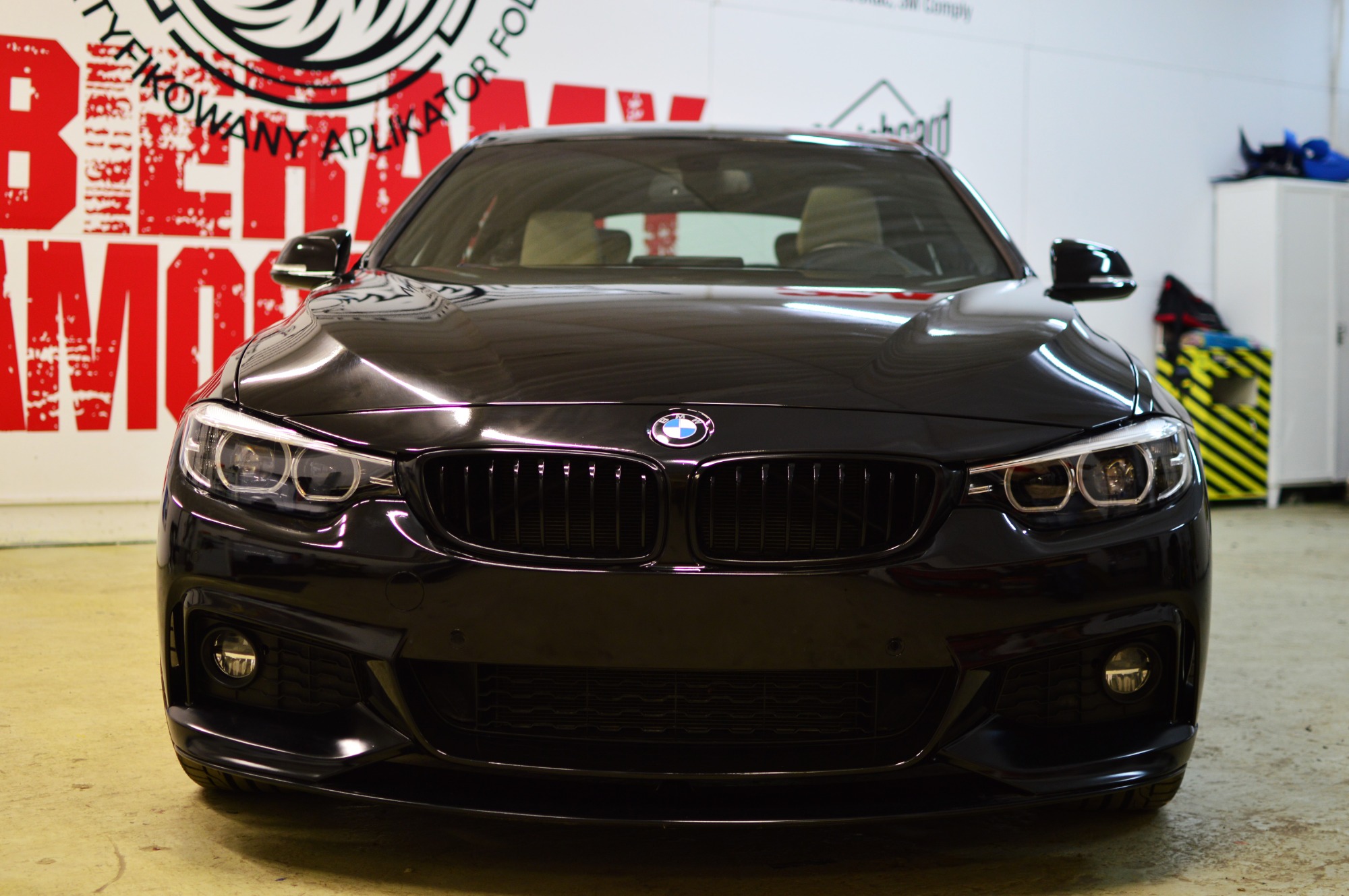 Zmiana koloru na czarny połysk.