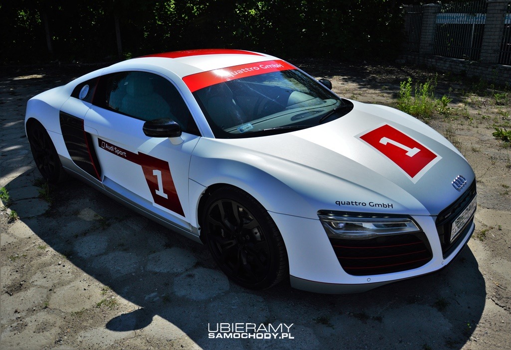 Zmiana koloru na biały mat oraz stylizacja na Audi LSM.