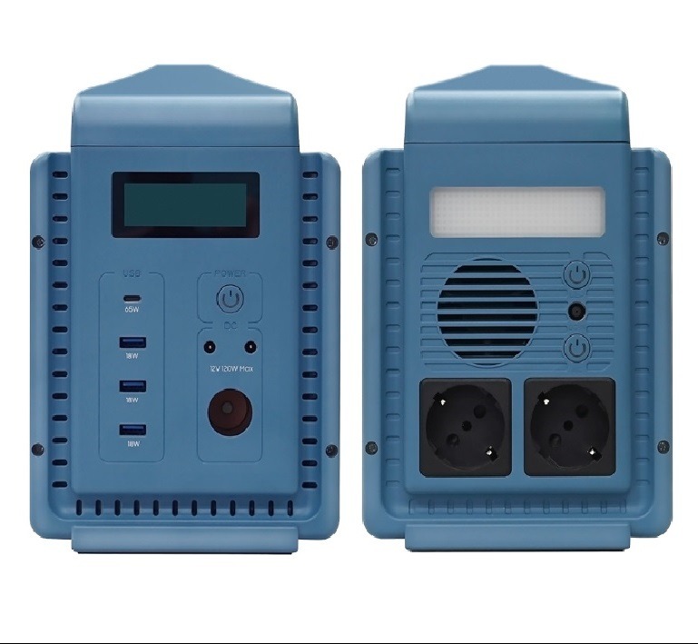 Dwa niebieskie, przenośne generatory energii ustawione obok siebie, pokazujące porty USB, gniazda zasilania i wyświetlacze LCD.