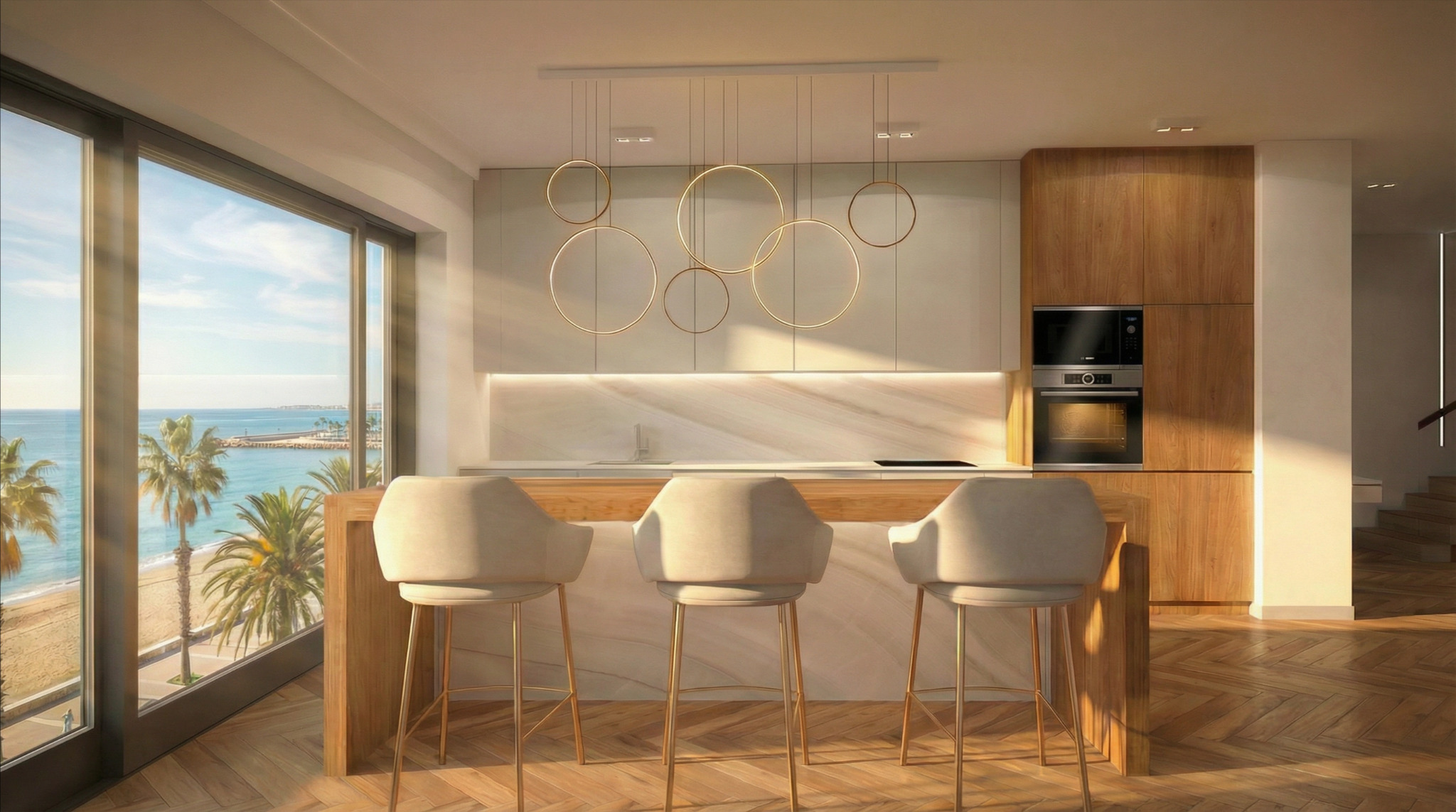 Jasna kuchnia z wyspą i widokiem na morze. Trzy krzesła barowe przy drewnianej wyspie. Nad wyspą designerska lampa z okręgów. Parkiet w jodełkę. Nowoczesny design.