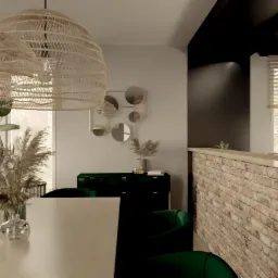 Wizualizacja jadalni z dużym, plecionym żyrandolem, zielonymi krzesłami i komodą, oraz ścianą z cegły. Na stole wazon z pampasową trawą i monstera.