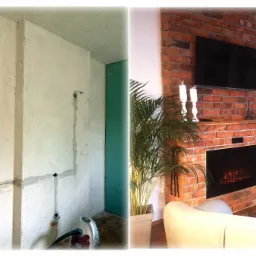 Porównanie stanu surowego i wykończonego wnętrza z ceglanym kominkiem, telewizorem i rośliną doniczkową. Po lewej: ściana z instalacjami elektrycznymi przed wykończeniem. Po prawej: salon...