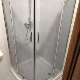 Montaz kabin prysznicowych