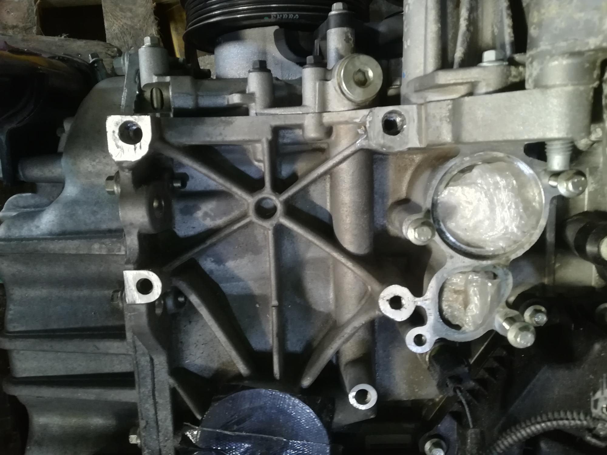 Naprawa wyrwanych gwintów w aluminiowym bloku silnika