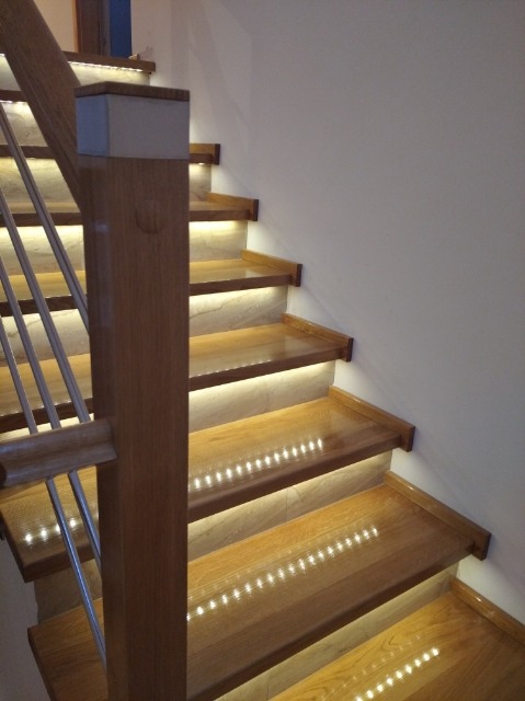 Podświetlenie LED schodów