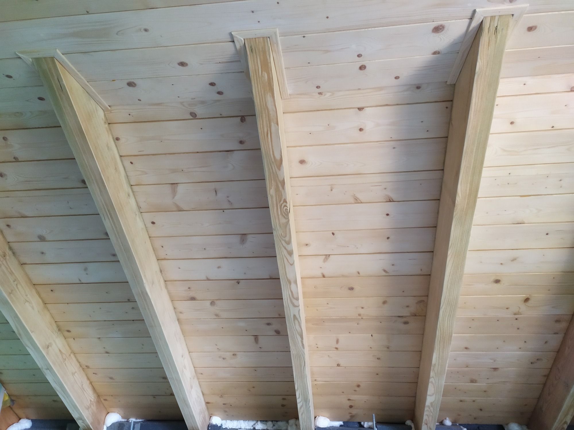 Boazeria sosnowa 12cm + lakier wodny.