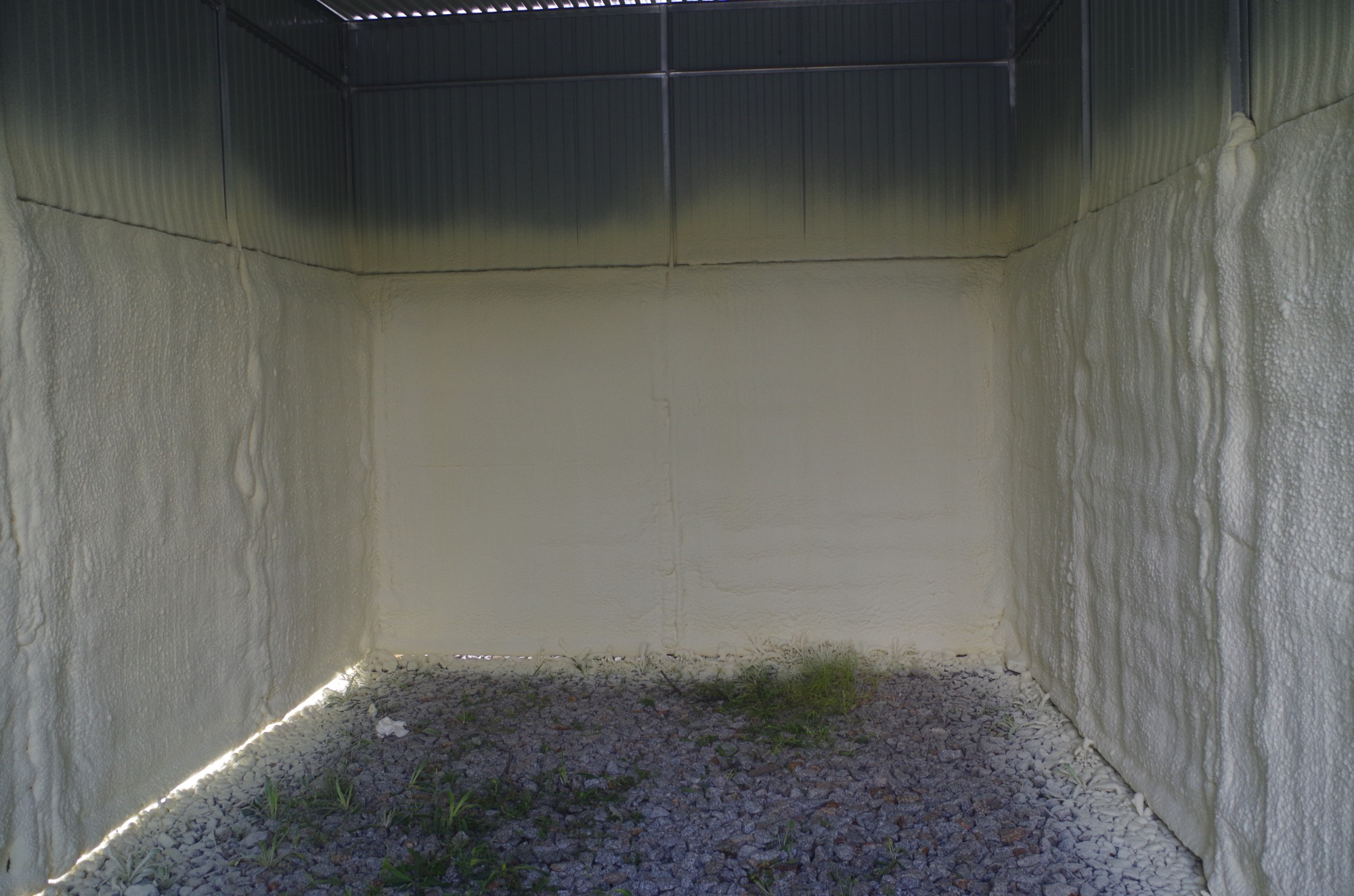 Garaż ocieplany pianką pur