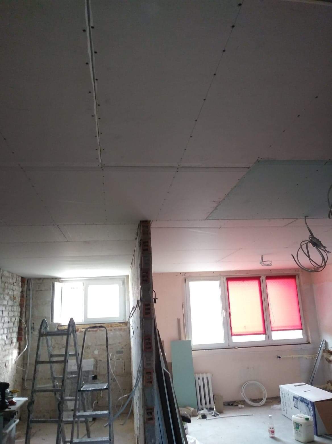 Sufit podwieszany ja jedna wysokosc w calym mieszkaniu