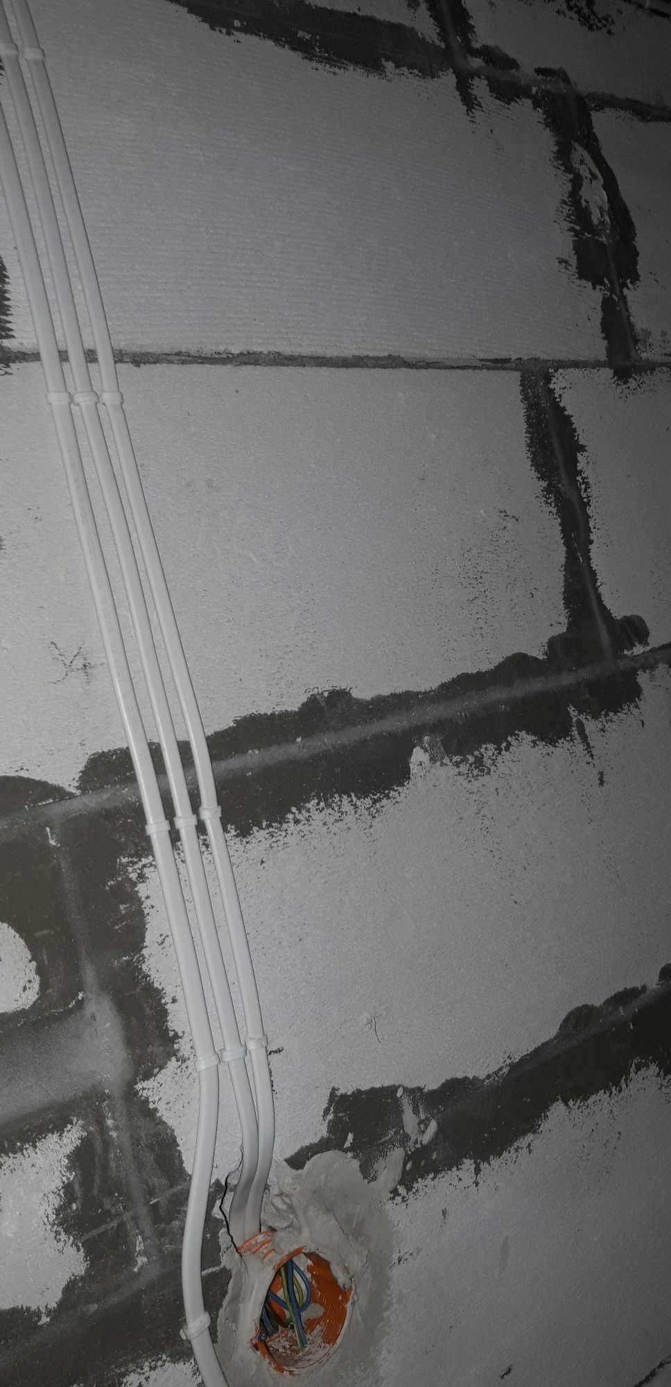 Dokładność przy mocowaniu kabli, profesjonalizm i estetyka przede wszystkim!