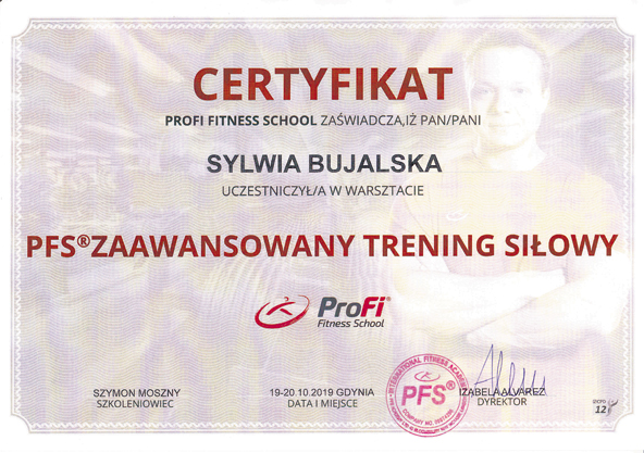 Certyfikat ukończenia warsztatów PFS Zaawansowany Trening Siłowy przez Sylwię Bujalską, wydany przez Profi Fitness School z Gdyni, podpisany przez dyrektor Izabelę Alvarez.