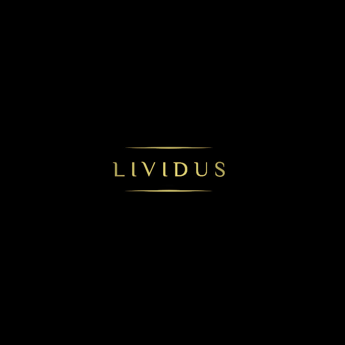 Minimalistyczne logo firmy Lividus w kolorze złotym, umieszczone centralnie na czarnym tle z cienkimi liniami nad i pod nazwą.
