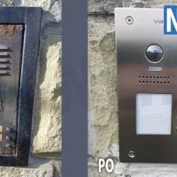 Porównanie: Stary, zardzewiały domofon wymieniony na nowy, nowoczesny model z kamerą i czytnikiem kart zbliżeniowych, zamontowany na kamiennej ścianie budynku.