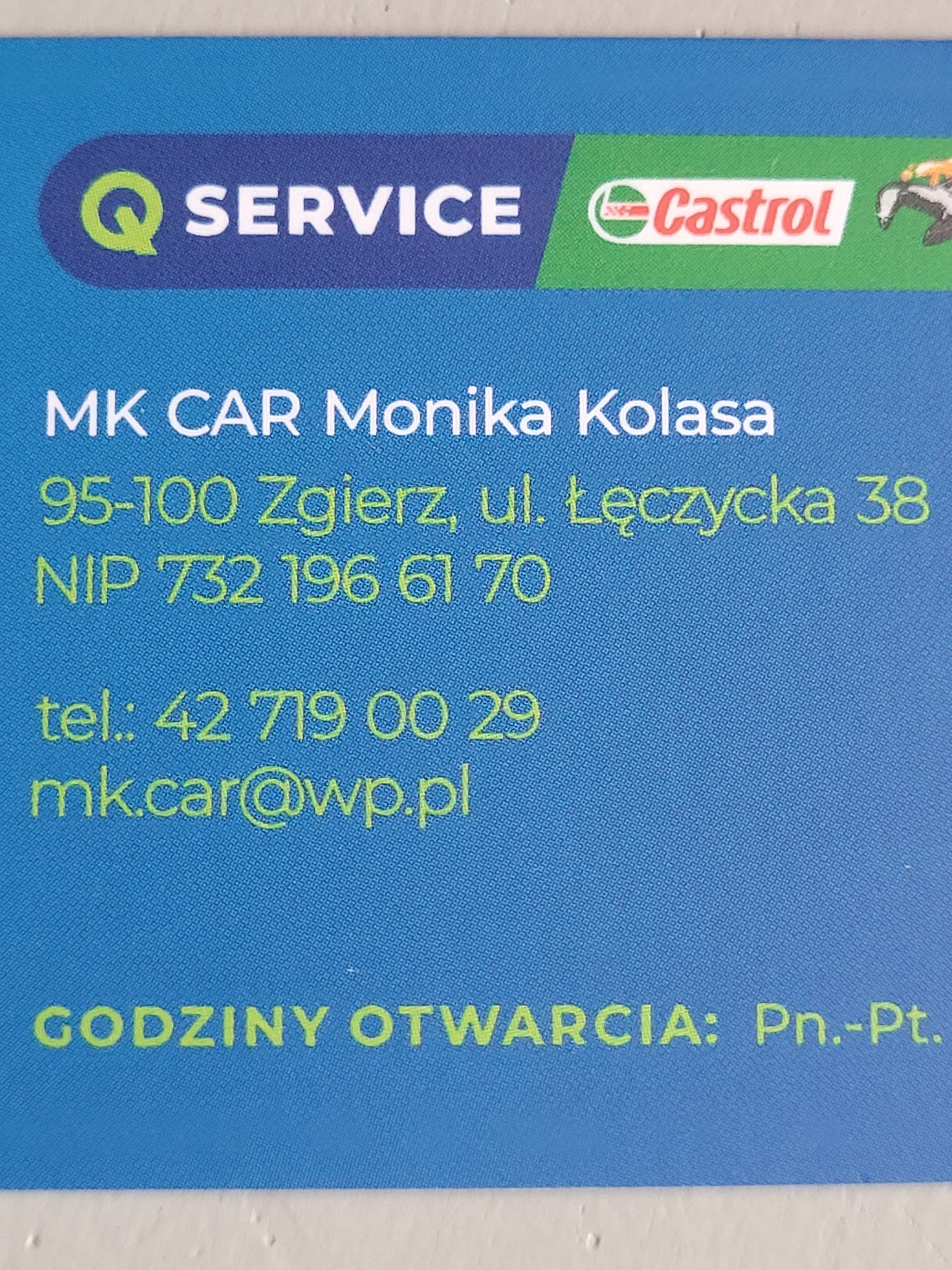 Wizytówka firmy MK CAR Monika Kolasa z adresem w Zgierzu, numerem NIP, telefonem i adresem email, logo Q Service i Castrol, godziny otwarcia od poniedziałku do piątku.