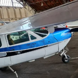 Wykonanie reklamy na samolocie.