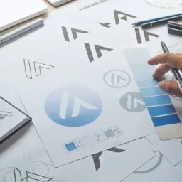 Projektowanie logo i nazwy firmy.