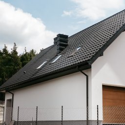 Budowa domu od podstaw z wykonaniem elewacji, konstrukcji i pokrycia dachowego wraz z podbitką.