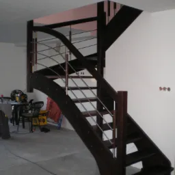 Schody bukowe zabiegowe z łukami