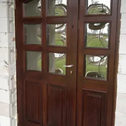 Drzwi zewnętrzne z szybami wypukłymi typu reflex