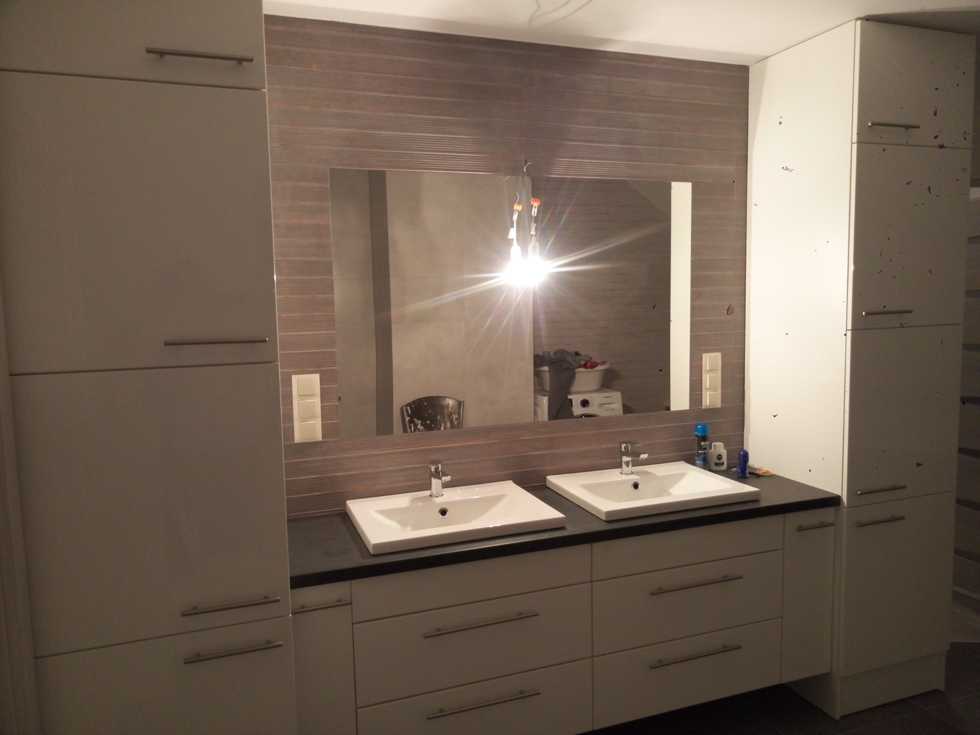 Meble łazienkowe w połysku