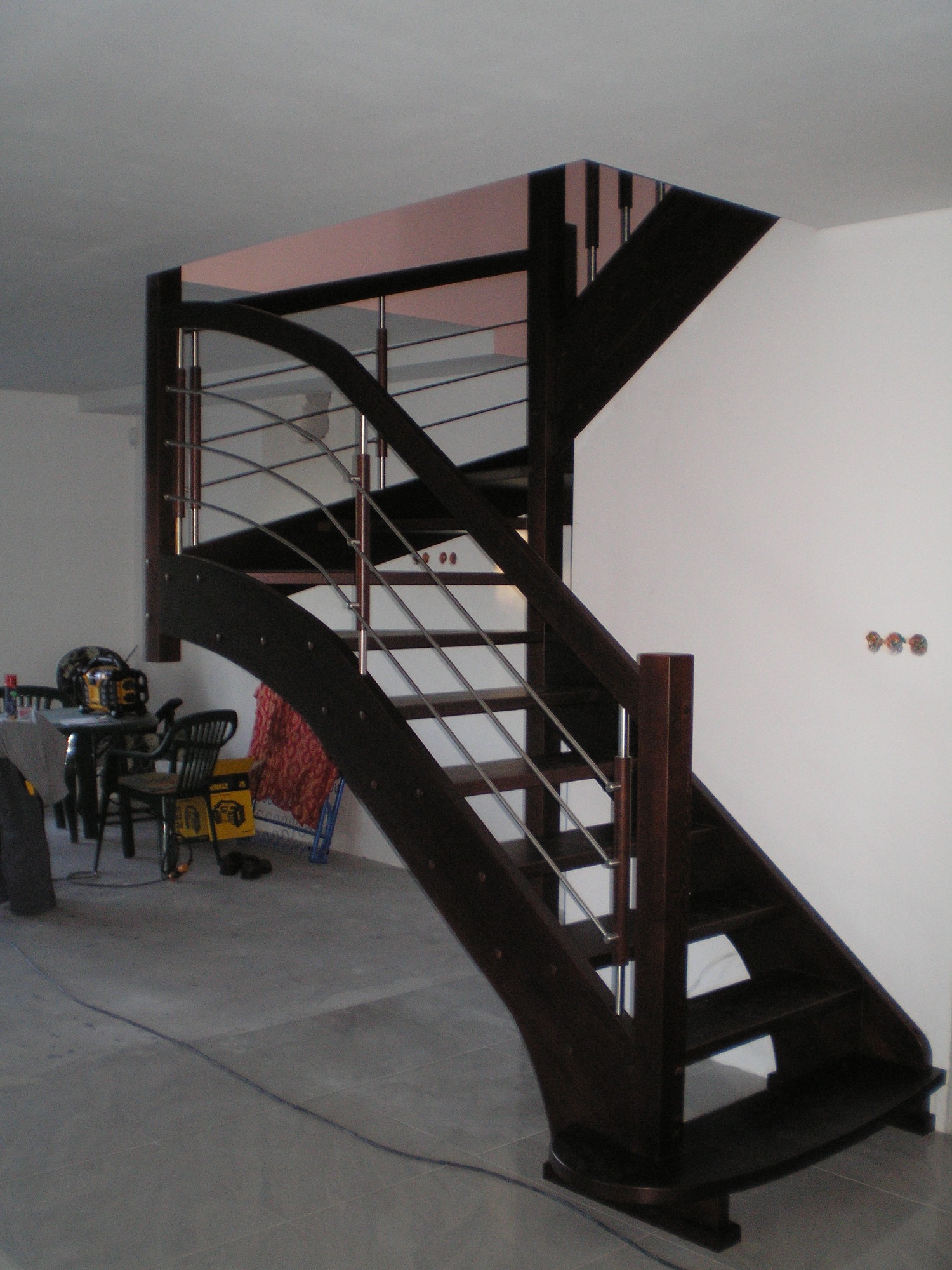 Schody bukowe zabiegowe z łukami