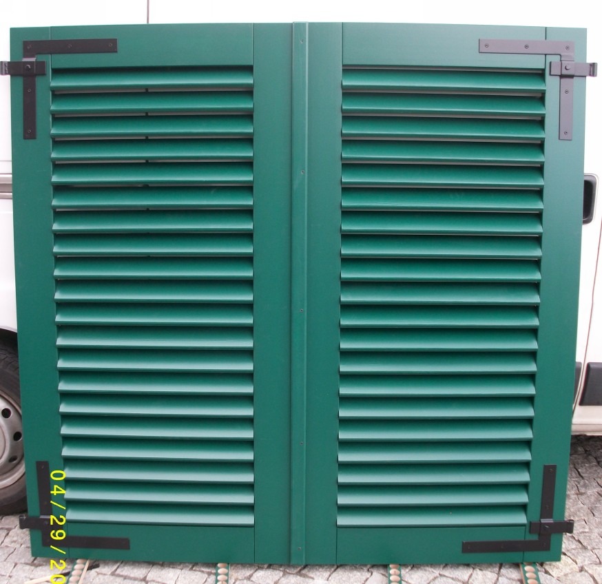 Okiennice drewniane z okuciami