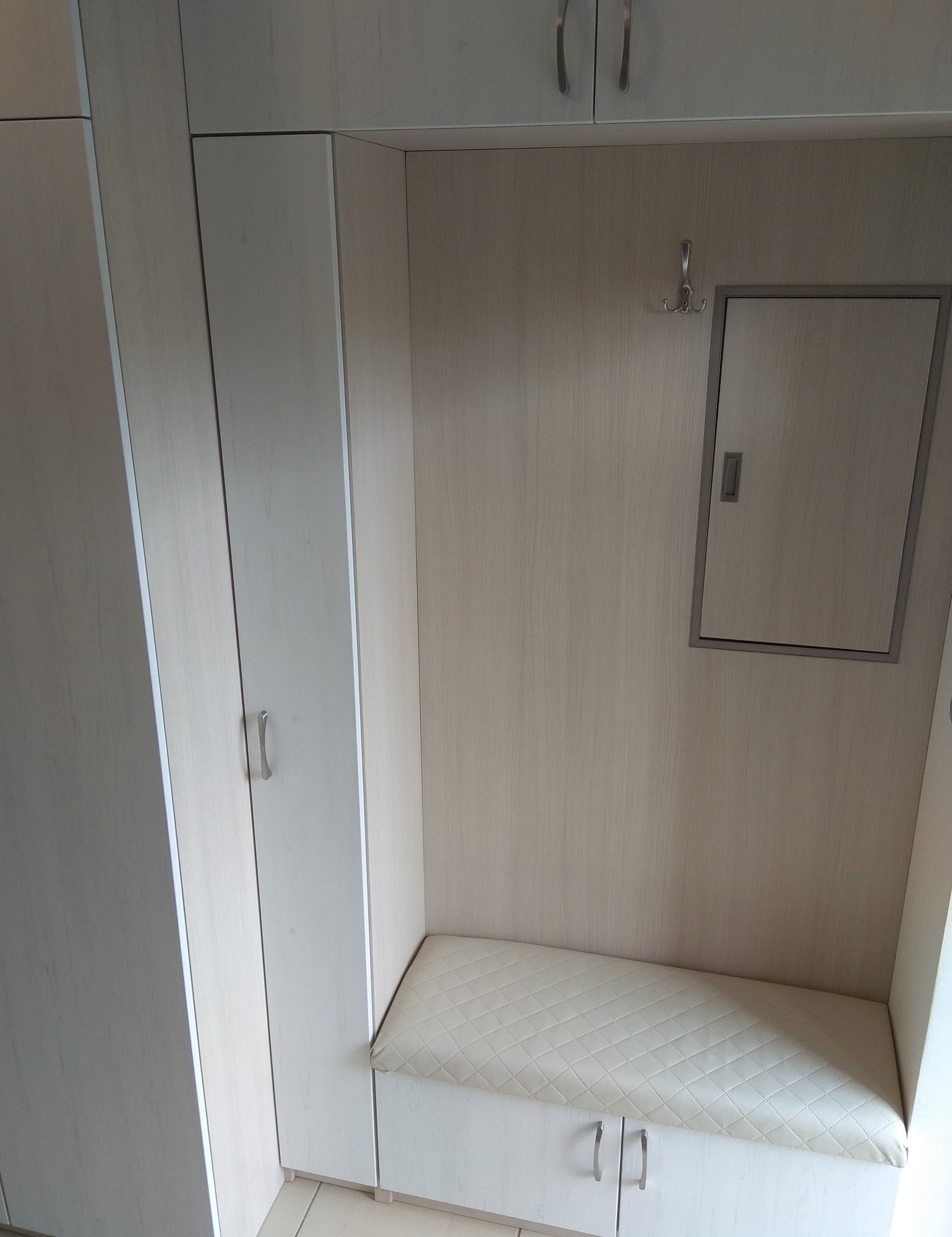 Meblościanka z siedziskiem