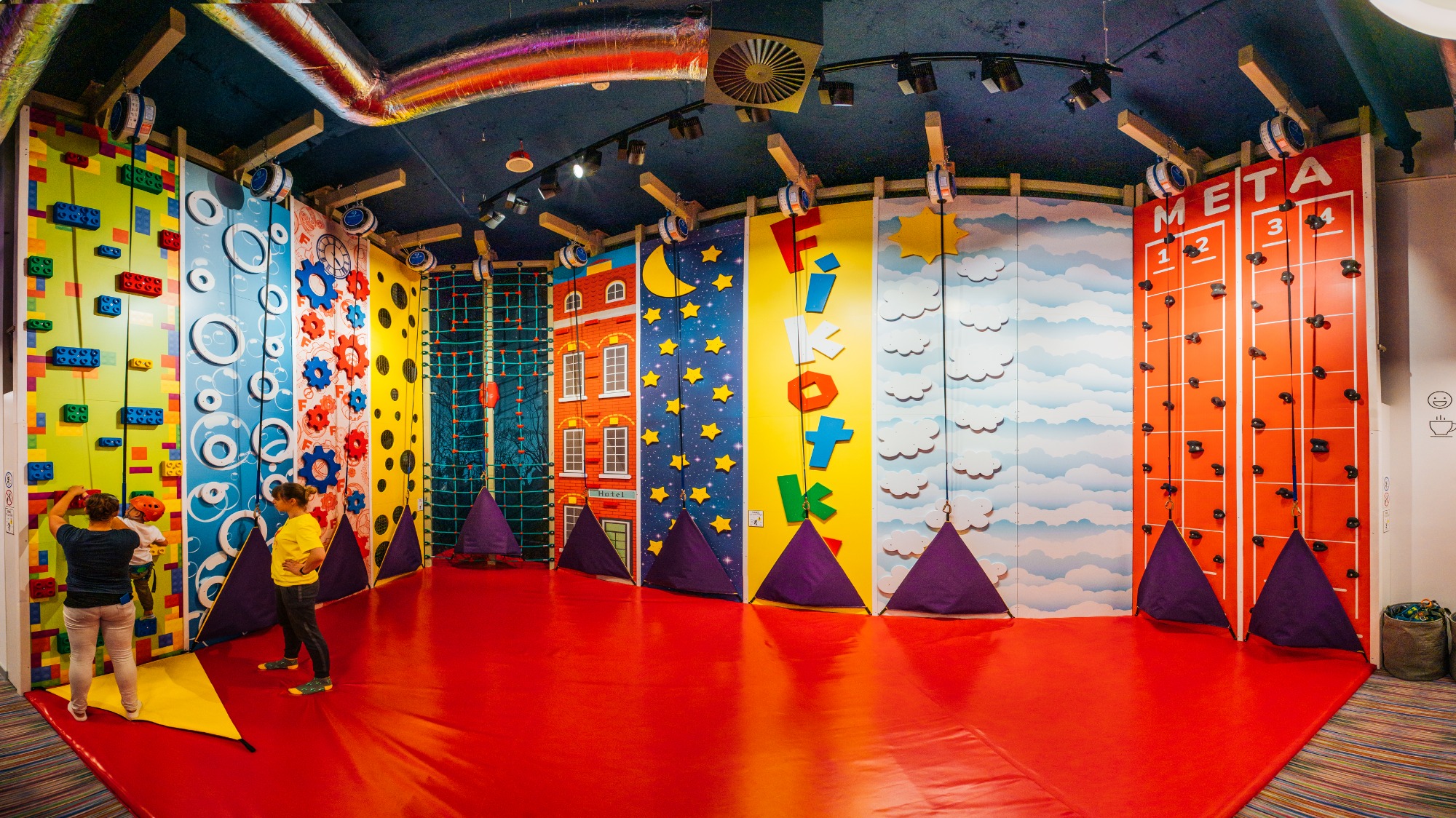 11 Torów Ścianki Wspinaczkowej