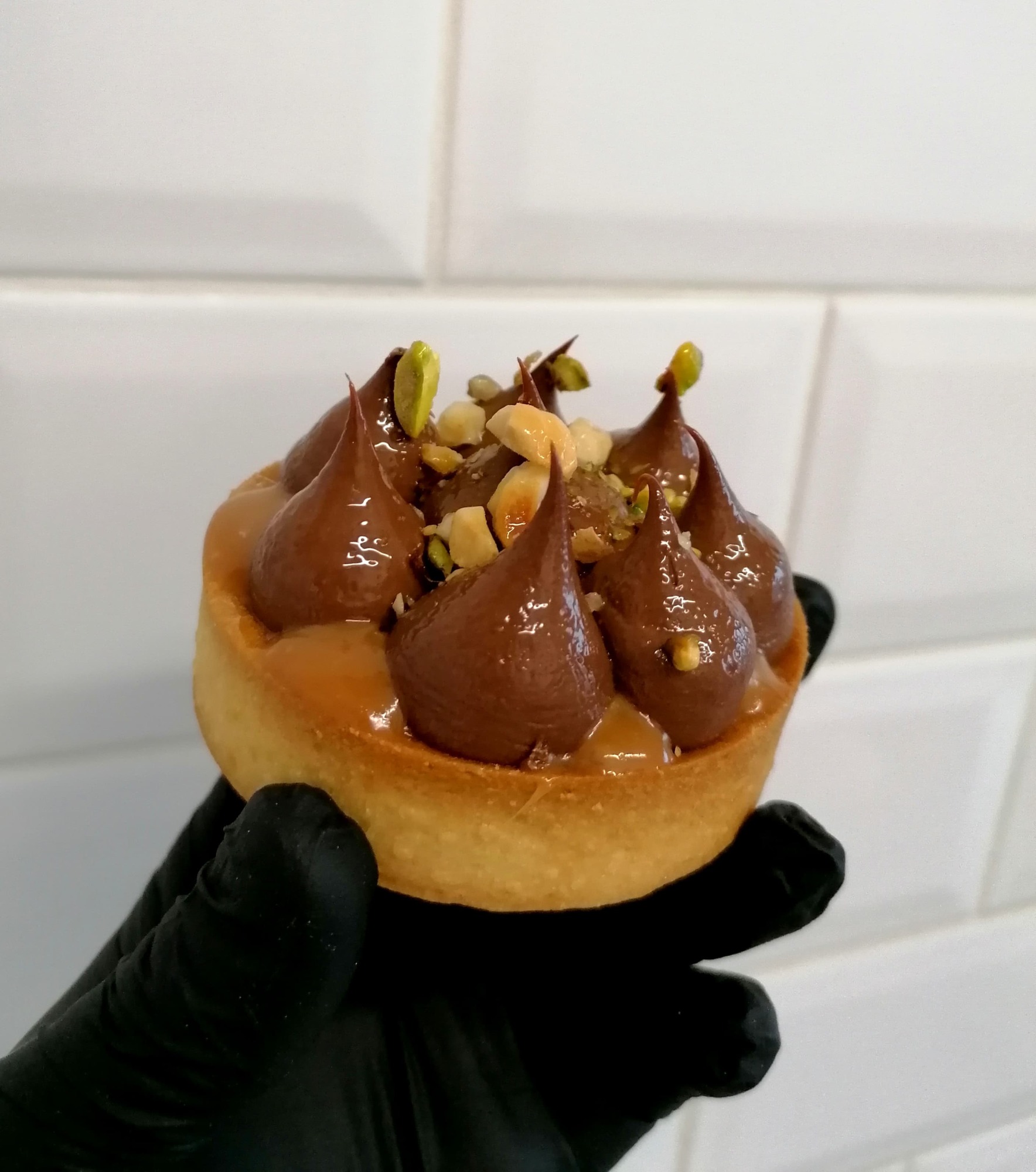 Tarta Czkekoladowa z Mango i Pistacją