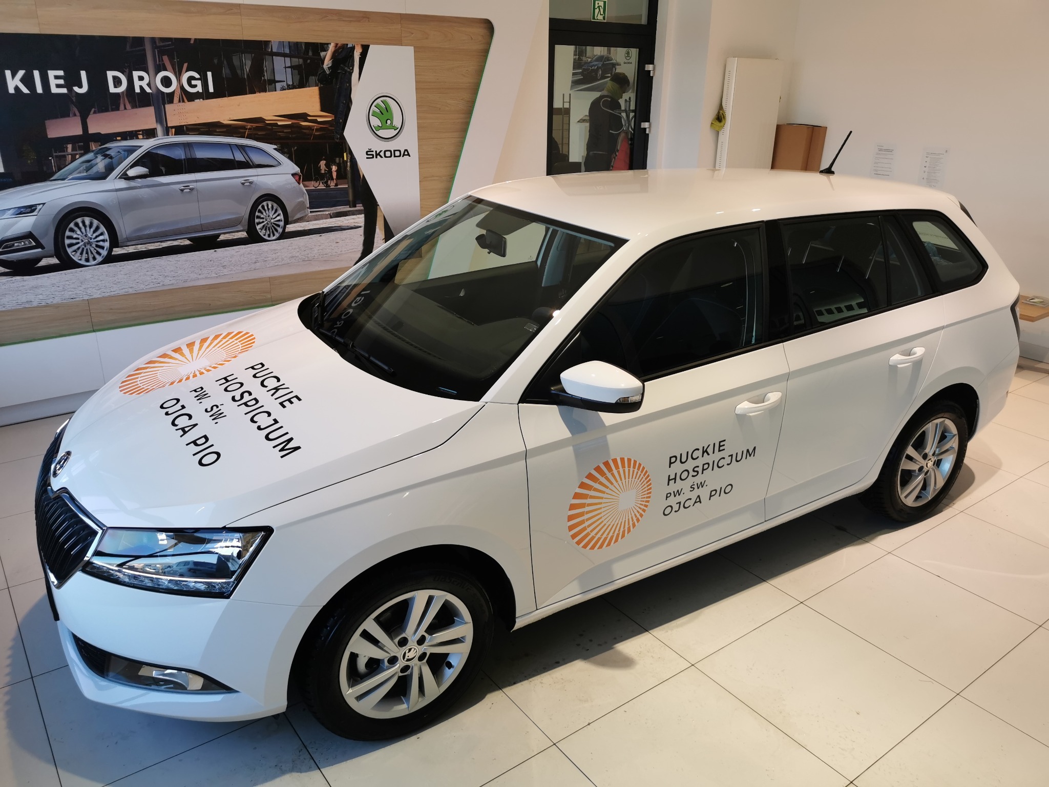 Oklejanie samochodu / Konkretstudio